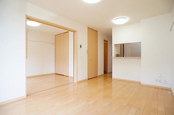 画像7:【LDK・居室】ダイニングスペース&リビングスペース&居室の計3カ所LEDシーリングライトが設備として付いております★