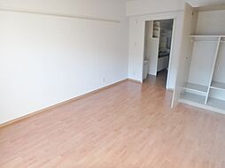 カレッジスクエア多摩 212. 2階1Kのリビング/ダイニング