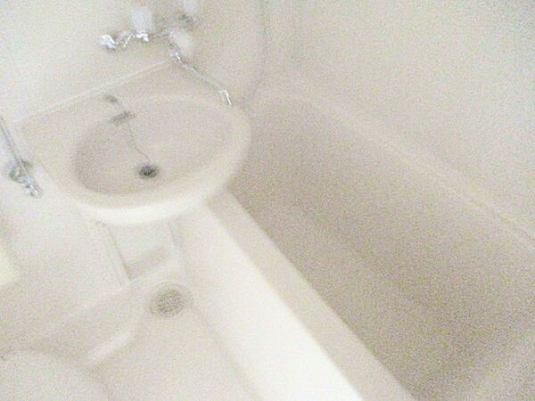 画像5:広い浴槽のあるバスルーム