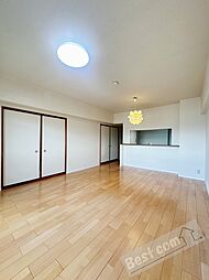 メゾンドールウィングヒルズ参番館 15階4LDKのリビング/ダイニング