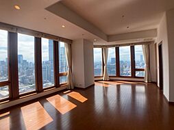 東京メトロ銀座線 外苑前駅 徒歩5分の賃貸マンション 22階2SLDKのリビング/ダイニング