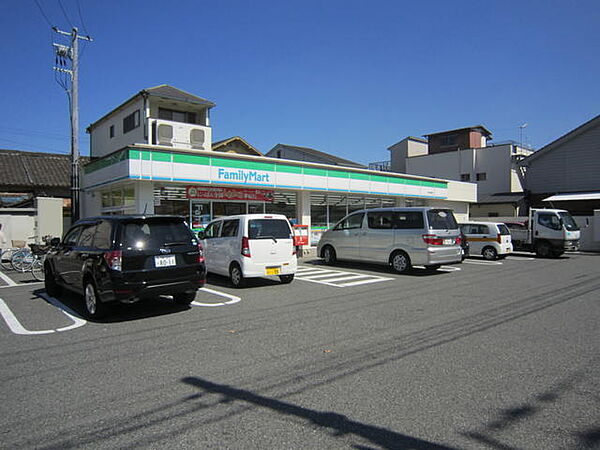 画像28:ファミリーマート京屋西湊店 247m