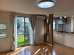 矢川3丁目貸家 4LDKのリビング/ダイニング