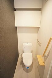 ■トイレ■多機能便座で冬場も安心、ポカポカ便座♪ペーパー類の置場に便利な棚付き☆