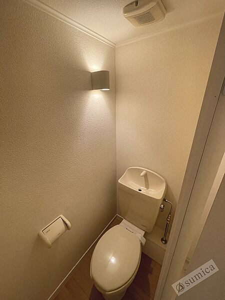 画像18:この空間なんだか落ち着きます。清潔感のあるトイレです。