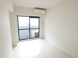 メゾン・ド・コンテス 1階ワンルームのリビング/ダイニング