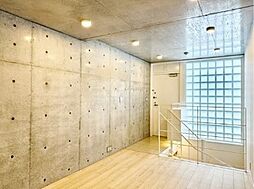 エスセナーリオ市ヶ谷 1階2LDKのリビング/ダイニング