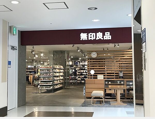 ウエリス南行徳駅前
