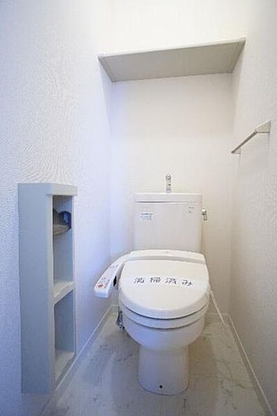 画像19:《トイレ》今や老若男女に必須アイテムの洗浄機能付暖房便座です！