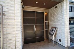 オートロック共用扉付のエントランス！防犯カメラ付でセキュリティ面も安心です。