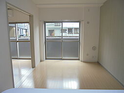 JR中央線 西八王子駅 徒歩8分の賃貸マンション 1階1LDKのリビング/ダイニング