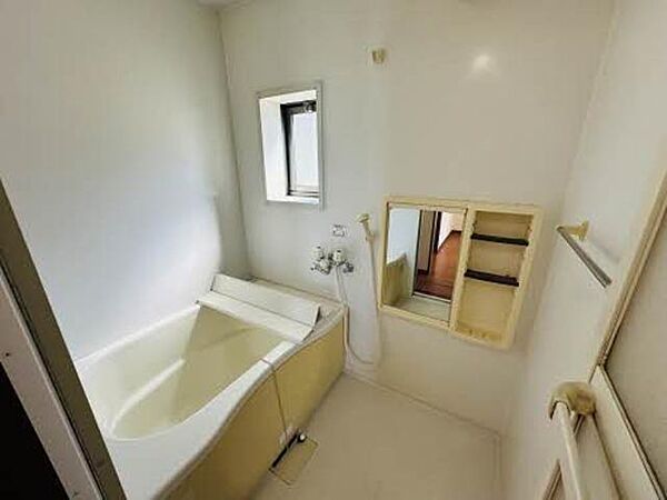 画像10:白色を基調とした清潔感のあるバスルームです♪