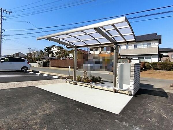 画像17:【駐輪場】屋根付きサイクルポートで雨ざらしにはならいよう配慮しました。