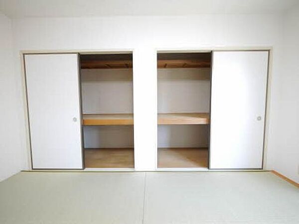 画像11:和室の収納は容量大！！お部屋を広くキレイに使えます。