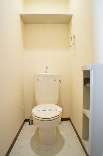 画像8:トイレです♪ツールボックスやタオル掛けがある為便利♪