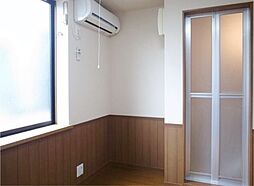 アーバンプレイス和泉III B棟 1階ワンルームのリビング/ダイニング