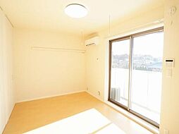 【洋室】雨天・曇天時だけでなく花粉対策や防犯上、人目を避けたい洗濯物の室内干しに役立つホスクリーン付き♪伸縮も着脱も可能♪