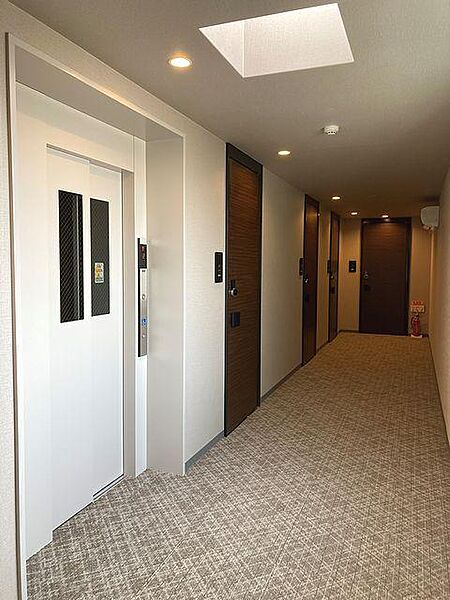 画像15:屋内の廊下にはエアコンが設置されており、年間を通して快適な空間をご提供しています。
