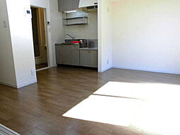 パインアベニューハイム A102 1階2LDKのリビング/ダイニング