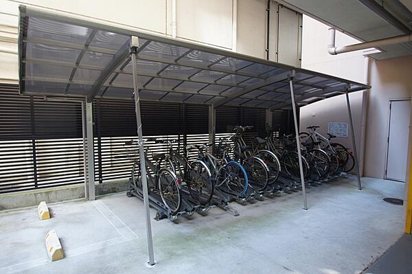 画像29:敷地内屋根付き機械式駐輪場です。料金は毎月２１６円になります。