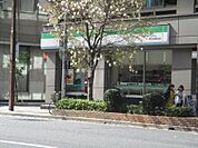 コンビニエンスストアファミリーマート 新日本橋駅前店まで130ｍ