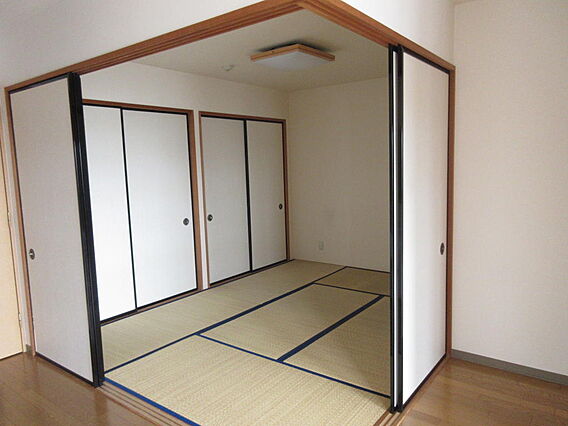 リビング隣接の...