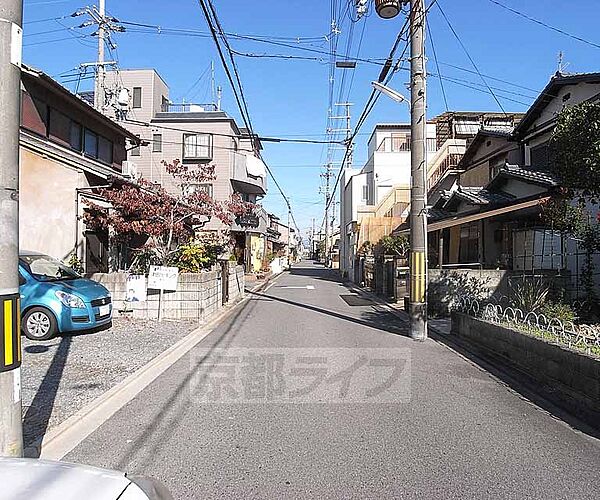 画像23:目の前の道路です。