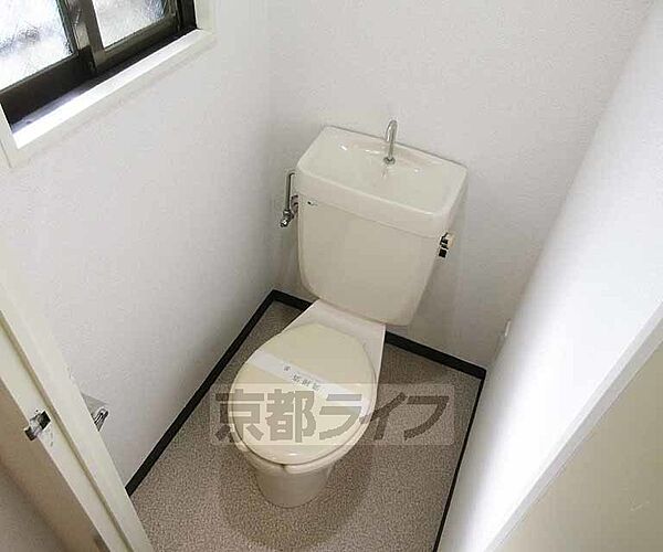 画像9:シンプルなトイレ