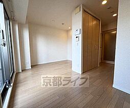 プレコート上鳥羽 201 2階ワンルームのリビング/ダイニング