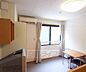 リビング/ダイニング：天井が高いので部屋が広く感じます。