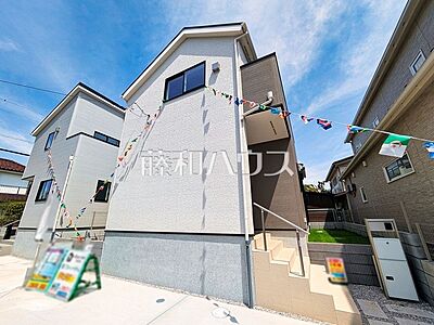 外観:2号棟 外観 【所沢市中新井4丁目】 周辺環境はもちろん、日当たりや設備仕様など、実際に行ってみないと分からないことも多くございます。営業担当がご案内いたしますので、お気軽にお問い合わせください。 外観:2号棟 外観 【所沢市中新井4丁目】 周辺環境はもちろん、日当たりや設備仕様など、実際に行ってみないと分からないことも多くございます。営業担当がご案内いたしますので、お気軽にお問い合わせください。