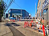 外観：接道状況および現場風景　【小平市花小金井3丁目】物件や諸費用の事など、地域密着の当社へお問い合わせください！