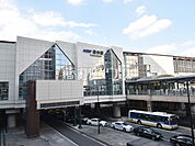 府中駅 (590m)