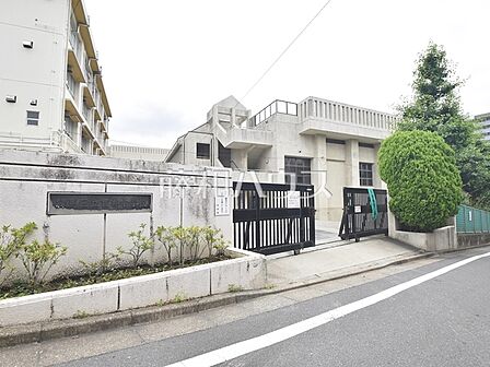 練馬区立貫井中学校 (190m)