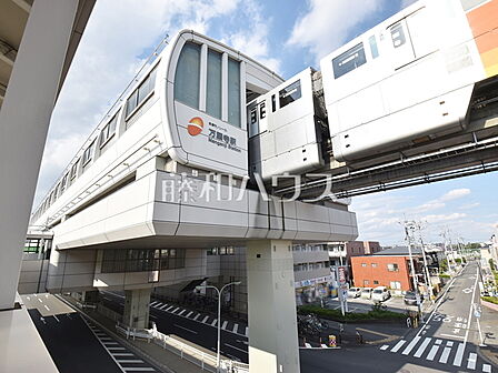 万願寺駅 (800m)