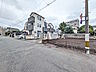 外観：接道状況および現場風景　【日野市多摩平6丁目】