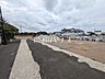 外観：接道状況および現場風景　建築条件付きのため時間の取られる建築会社探しの手間いらず！　【西東京市向台町2丁目】