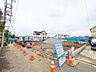 外観：接道状況および現場風景　【狛江市猪方3丁目】