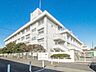 周辺：世田谷区立喜多見中学校 (460m)