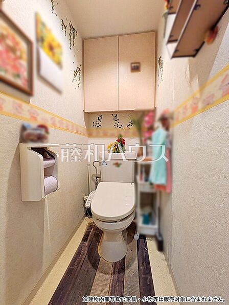 ≪トイレ≫各階のトイレにはウォシュレットと収納完備！　【エクセラージュ府中白糸台　】