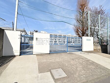 立川市立松中小学校 (500m)