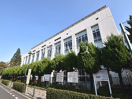 武蔵野市立第一中学校 (2040m)