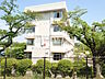 周辺：多摩市立聖ヶ丘中学校 (970m)