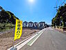 外観：接道状況および現場風景　【多摩市東寺方】