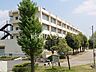 周辺：多摩市立貝取小学校 (580m)