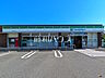 周辺：ファミリーマート 秀栄高専通り店 (710m)