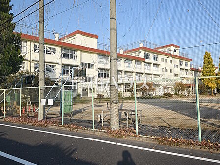 練馬区立豊玉中学校 (860m)