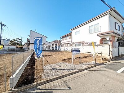 外観：3号地　現地写真　【小平市学園西町3丁目】建築条件付き土地につき、基礎や内装といった建築中の様子が確認できます♪