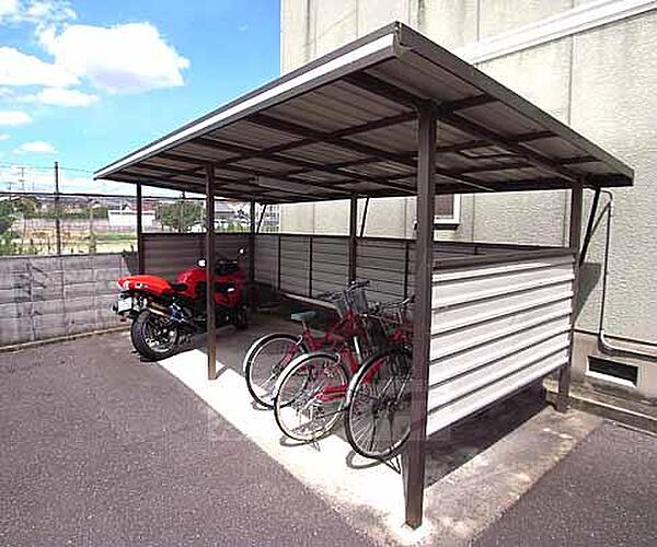 画像24:屋根付きの駐輪場です。