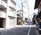 周辺：前の道路です。